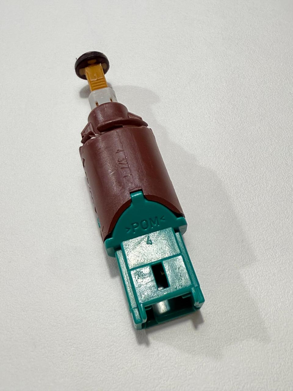 датчик педали сцепления Ларгус/Веста (зеленый разъём) "BITRON"